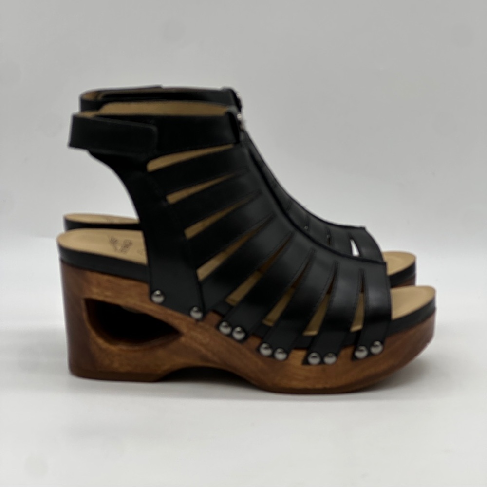 Dansko Adie Wedge Sandal. Size 9